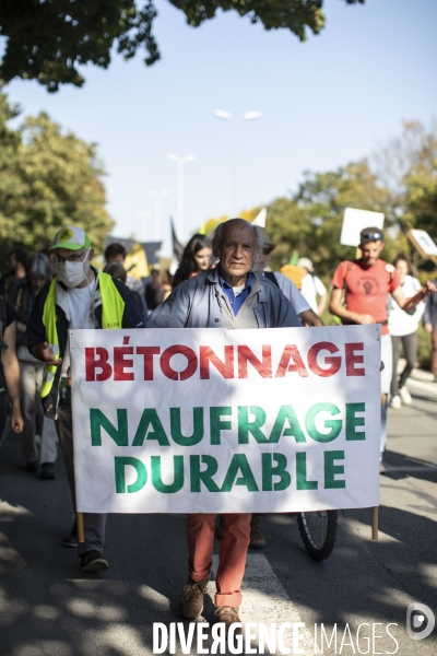 Marche des terres contre l avancee de l urbanisation