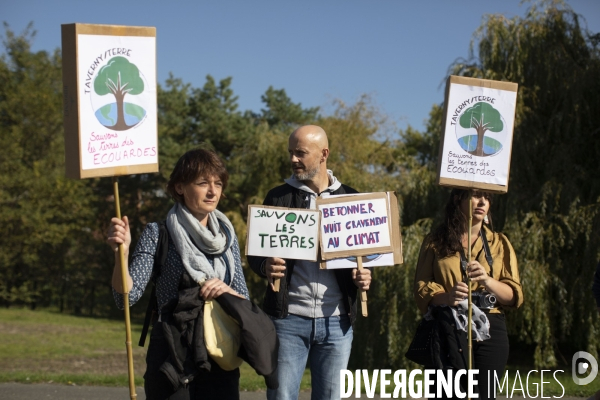 Marche des terres contre l avancee de l urbanisation