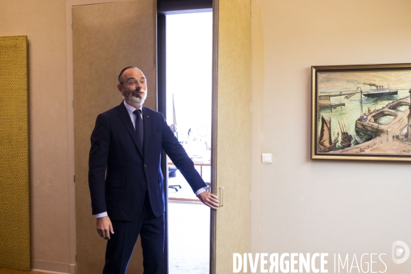 Edouard PHILIPPE, maire du Havre, dans son bureau de l Hôtel de ville.