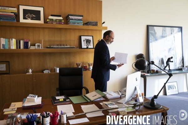 Edouard PHILIPPE, maire du Havre, dans son bureau de l Hôtel de ville.