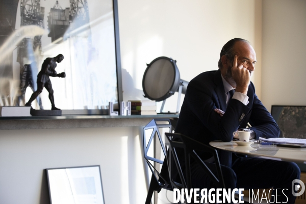 Edouard PHILIPPE, maire du Havre, dans son bureau de l Hôtel de ville.