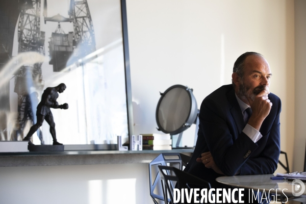 Edouard PHILIPPE, maire du Havre, dans son bureau de l Hôtel de ville.