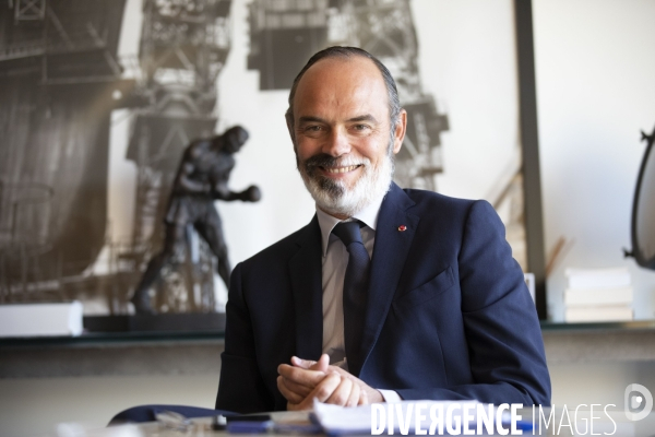 Edouard PHILIPPE, maire du Havre, dans son bureau de l Hôtel de ville.