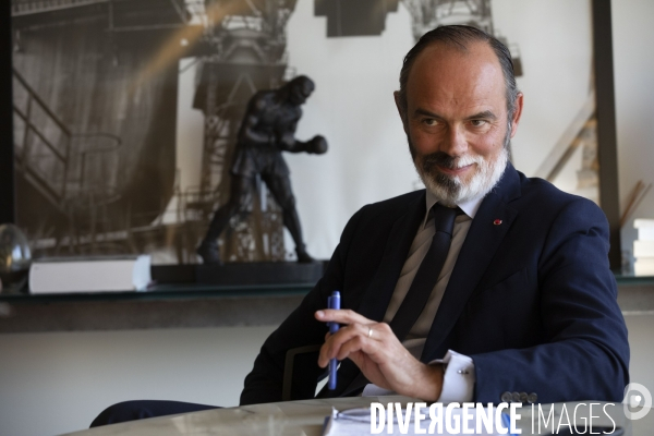 Edouard PHILIPPE, maire du Havre, dans son bureau de l Hôtel de ville.