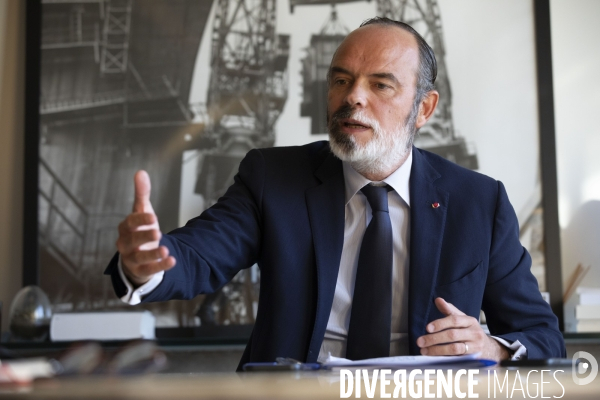 Edouard PHILIPPE, maire du Havre, dans son bureau de l Hôtel de ville.