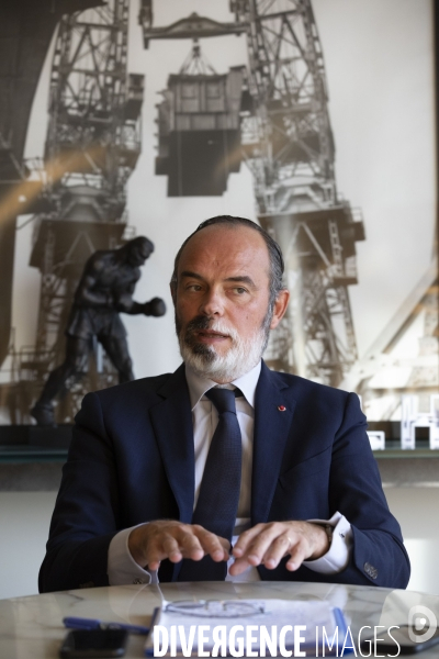 Edouard PHILIPPE, maire du Havre, dans son bureau de l Hôtel de ville.