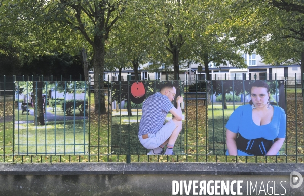 HORS-CADRE TOI-MÊME, une exposition dans la rue de portraits de personnes en situalition de Handicap.