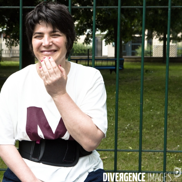 HORS-CADRE TOI-MÊME, une exposition dans la rue de portraits de personnes en situalition de Handicap.