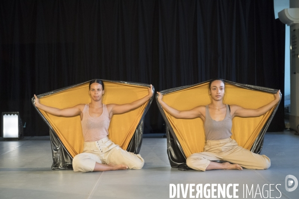 LA PART DES FEMMES Une traversée chorégraphique (Performance) de Héla Fattoumi et Eric Lamoureux