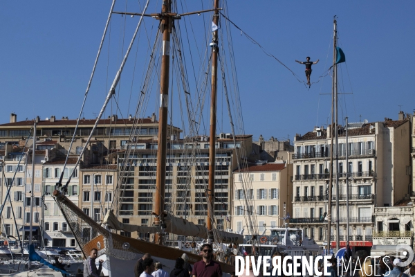 Bleue, un spectacle manifestif à Marseille