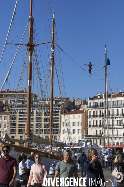 Bleue, un spectacle manifestif à Marseille