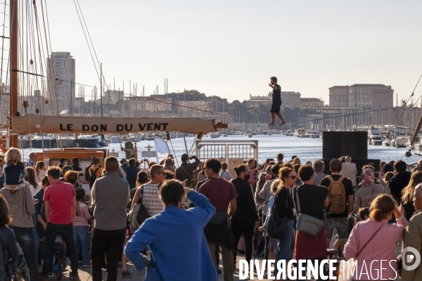 Bleue, un spectacle manifestif à Marseille