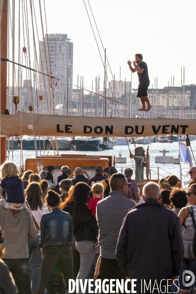 Bleue, un spectacle manifestif à Marseille