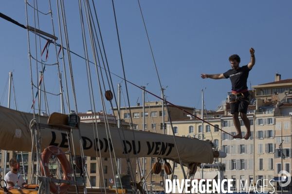 Bleue, un spectacle manifestif à Marseille
