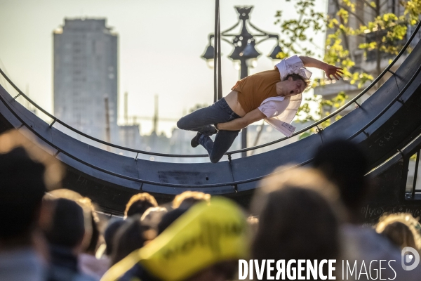 Bleue, un spectacle manifestif à Marseille
