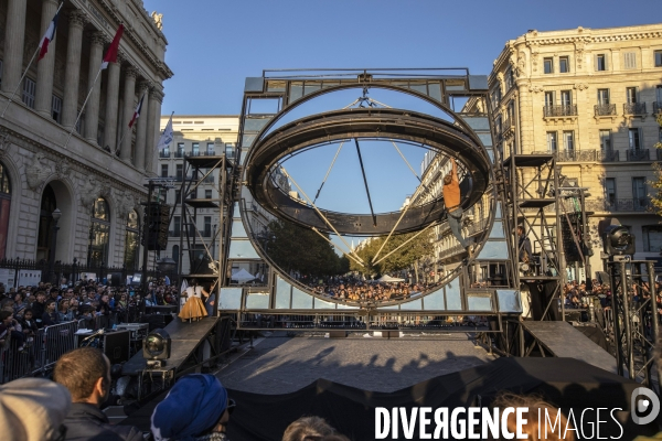 Bleue, un spectacle manifestif à Marseille