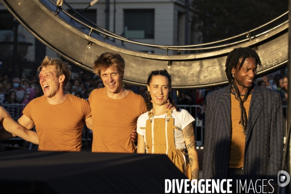 Bleue, un spectacle manifestif à Marseille