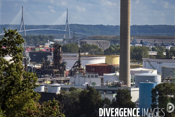 Vue de la zone industrielle du Havre