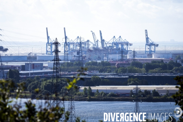 Vue de la zone industrielle du Havre