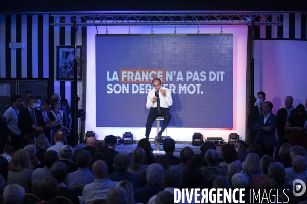 Conférence d Eric ZEMMOUR à Nimes.