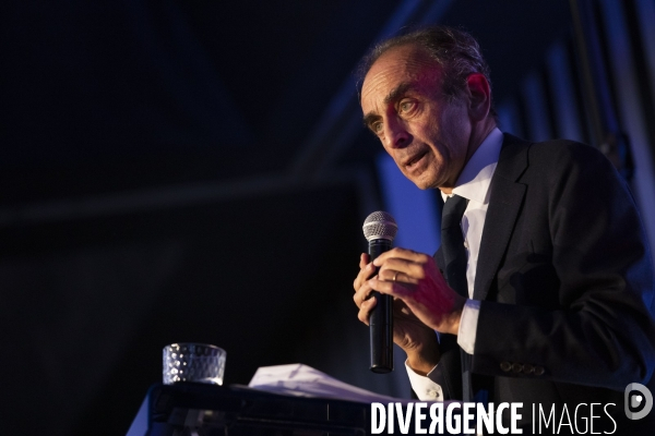 Conférence d Eric ZEMMOUR à Nimes.