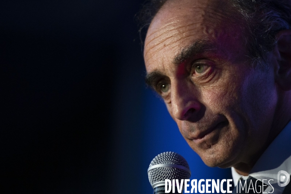 Conférence d Eric ZEMMOUR à Nimes.