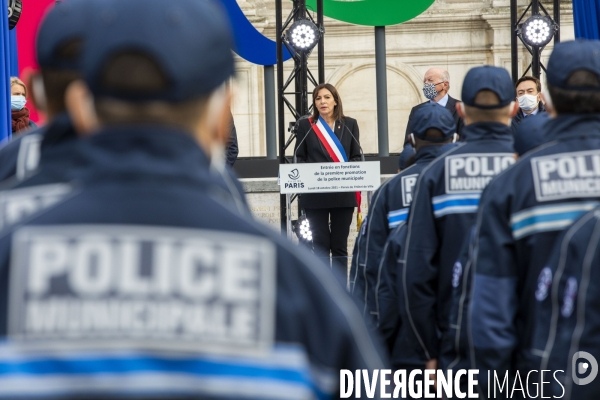 Anne HIDALGO présente la police municipale de Paris.