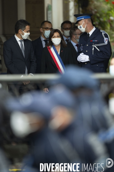 Anne HIDALGO présente la police municipale de Paris.