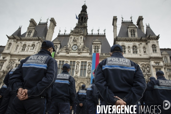 Anne HIDALGO présente la police municipale de Paris.