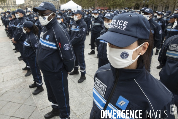 Anne HIDALGO présente la police municipale de Paris.