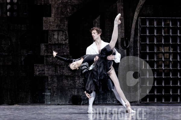 Le Rouge et le Noir /  Pierre Lacotte / Stendhal / Ballet de l Opéra national de Paris