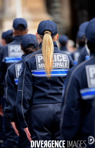 Cérémonie officielle de présentation de la première promotion de la police municipale de Paris