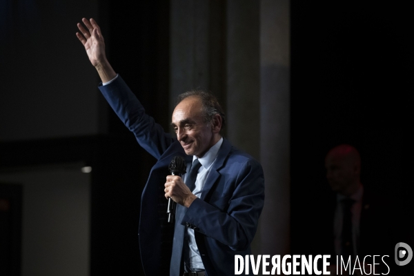 Eric Zemmour, un futur candidat entouré.