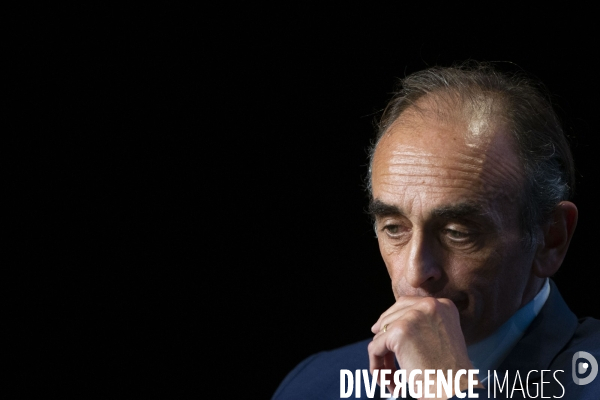 Eric Zemmour, un futur candidat entouré.