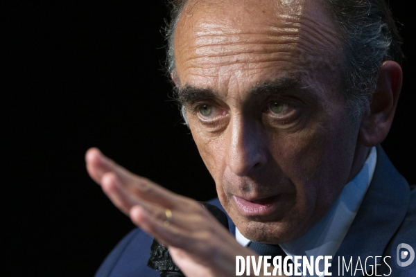 Eric Zemmour, un futur candidat entouré.