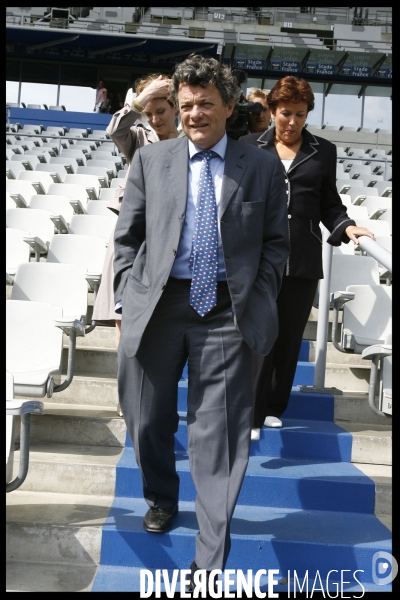 Jean louis borloo veut faire de la coupe du monde de rugby un evenement ecologique.