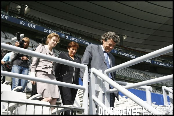 Jean louis borloo veut faire de la coupe du monde de rugby un evenement ecologique.