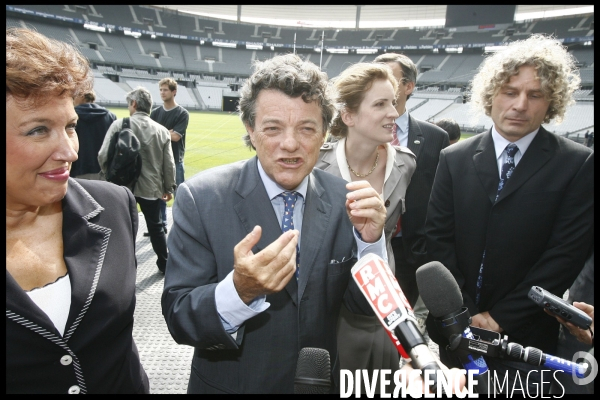 Jean louis borloo veut faire de la coupe du monde de rugby un evenement ecologique.