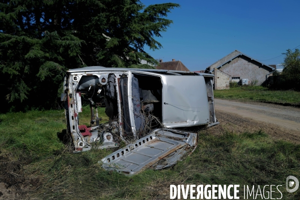 Carcasse de voiture accidentée