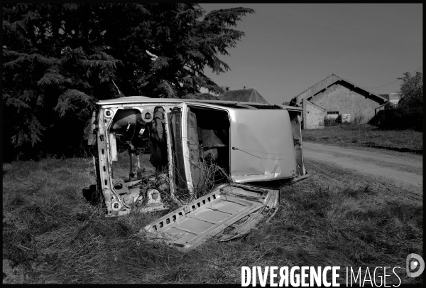 Carcasse de voiture accidentée