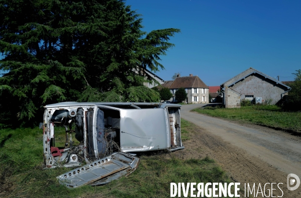 Carcasse de voiture accidentée