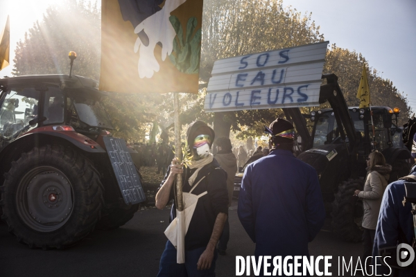 Manifestation et action contre les bassines agricoles a mauze-le-mignon.