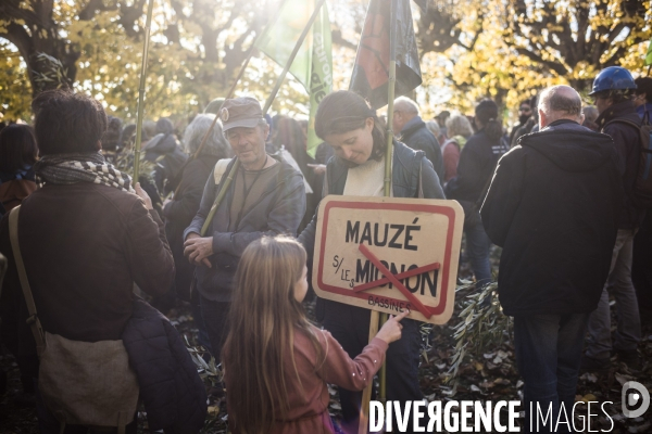 Manifestation et action contre les bassines agricoles a mauze-le-mignon.