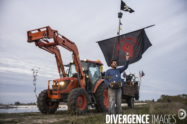 Manifestation et action contre les bassines agricoles a mauze-le-mignon.