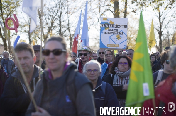 Manifestation et action contre les bassines agricoles a mauze-le-mignon.