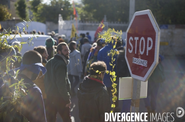 Manifestation et action contre les bassines agricoles a mauze-le-mignon.