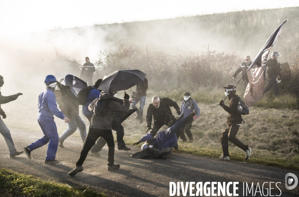 Manifestation et action contre les bassines agricoles a mauze-le-mignon.