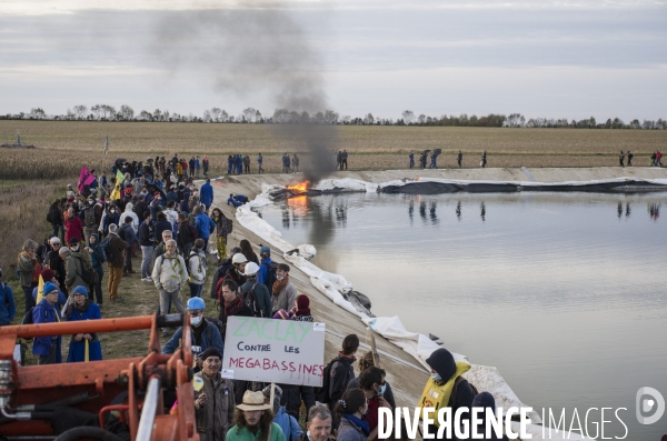 Manifestation et action contre les bassines agricoles a mauze-le-mignon.