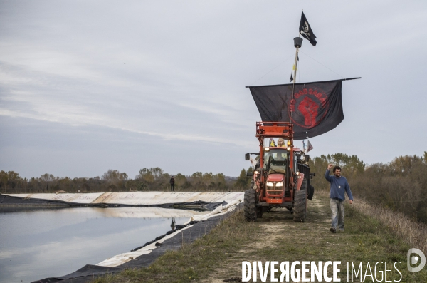 Manifestation et action contre les bassines agricoles a mauze-le-mignon.