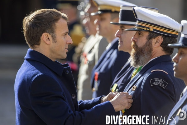 Cérémonie militaire présidée par Emmanuel MACRON aux Invalides.